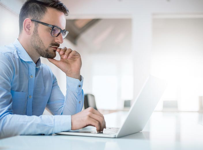 tile-azl-man-on-computer-at-desk